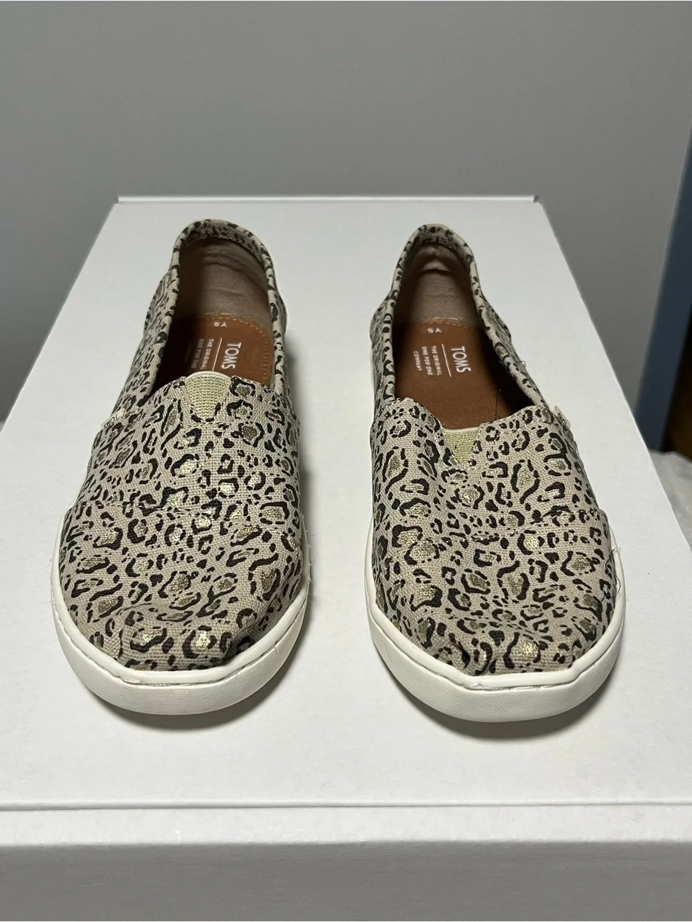 TOMS Kids Leopard Print Slip-On Shoes in Tan and Black Size Y5